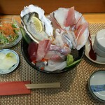 磯料理 光力 - 限定５食海鮮丼￥1,000税別。更に鯛兜汁付(H28.2.9撮影)