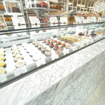 リベルテ・パティスリー・ブーランジェリー - ケーキ売場