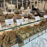 リベルテ・パティスリー・ブーランジェリー - ベーカリー売場