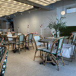 リベルテ・パティスリー・ブーランジェリー - 2階イートイン席