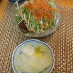 磯料理 光力 - 限定５食海鮮丼のサラダと漬物(H28.2.9撮影)