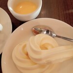 川崎日航ホテル カフェレストラン「ナトゥーラ」 - ソフトクリーム、プリン