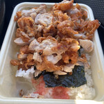 ランチハウス - 刻み唐揚げの下に海苔、その下にメンタイが。