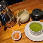 道草屋 - 二番煎じも飲めます。ドライフルーツが日本茶に合うのも意外