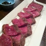 肉山 - 黒毛和牛もも肉　焼き