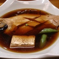 赤坂とゝや魚新 - カレイの煮付アップ