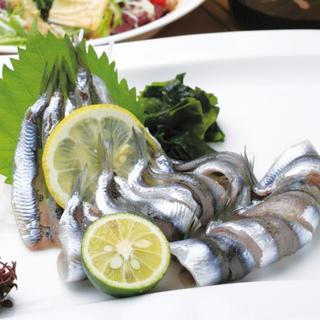 This is a restaurant where you can enjoy exquisite sardine dishes that are attractively priced. Please come and visit us.
