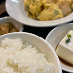 銀座 海老専家 - ライスと豆腐 ザーサイ