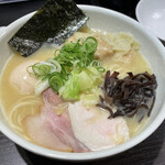 Menya Fukuichi - 味玉鶏白湯ラーメン 塩 1,050円＋ミックスワンタン 300円