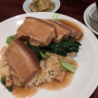 廣東飯店 - 豚バラ肉柔らか煮炒飯 廣東飯店 - 豚バラ肉柔らか煮炒飯