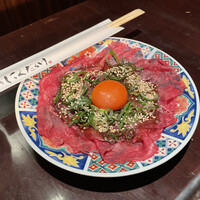 焼肉 にくだらけ - 田村牛のとろける炙りユッケ