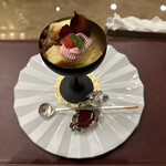 トゥ・ラ・ジョア イズム - 