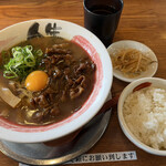 徳島ラーメン人生 - ごはん（小）も注文。ピリ辛もやしもいただきます。