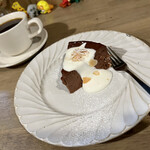 月のひなた - チョコレートチーズケーキ¥520・コーヒー¥450