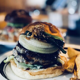 More than 14 types of unique Hamburger ◎ Monthly menu also available