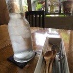 アオイクカフェ - 自然光のさしこむ店内