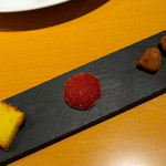 ル・タン・ペルデュ - マカロン　小さなタルト　ギモーヴ