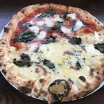 トゥインクル - ハーフ＆ハーフ（マルゲリータ＆アンチョビチーズ）