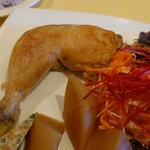 レストランMOMO - 骨付鶏もも肉のコンフィ