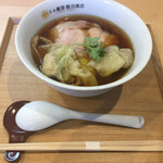 飯田商店 - わんたん入り醤油らぁ麺 ¥1100