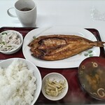 四日市ヒモノ食堂 - 真ほっけの定食　千円　しゃぶしゃぶサラダ添え