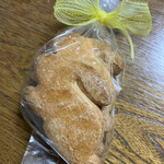 ぱんと洋菓子 オリムピックパン - 「どうぶつクッキー」は懐かしい金糸入りリボン付き。厚いクッキー生地で食べ応え満点です。