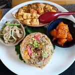 GOHAN-YA あたしんち - 腹ペコ青虫プレート 2,000円 (税込)。