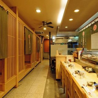 お洒落なカウンター席でゆったり旬のお料理をお楽しみください♪