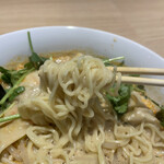 Metz Mara Tan - 中華麺は細ストレートですがやや茹で過ぎ