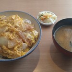 丸仙食堂 - 極旨な煮込みカツ丼です。