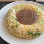 丸仙食堂 - レタスチャーハンを崩しながらいただく。