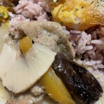 スパイスカレーまるせ - グリーンカレー。スパイシーな鶏モモ肉、ナス、パプリカ、タケノコなどゴロゴロ入っているココナッツのカレー。おツレはこれが一番気に入っていた。