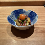 とり茶太郎 - 小鳩腿ユッケ、比内地鶏卵黄