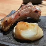 とり茶太郎 - 名古屋コーチン手羽元燻製チーズ