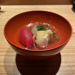 とり茶太郎 - 芹、比内地鶏胸、あいこトマトの椀物