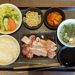 Jukuseiyakinikupondofushimishinhorikawaten - 听得々定食 1,078円