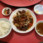 宝来 - ランチＢ酢豚　780円
            ライス、スープ、お新香、杏仁豆腐付