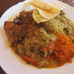 カレーレストラン ヘラディワ - 嫁さんは｢チキン｣を･･･。