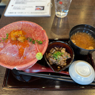 吉祥寺 肉ドレス海鮮丼_0