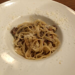 Trattoria Pizzeria Pireus - 平打ち麺とダンスしてやがるぜ。