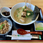 串鳥 - 焼き鳥塩ラーメン 鶏そぼろ丼セット