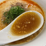 創作麺工房 鳴龍 - 濃い出汁の清湯にキレのある辛さ
