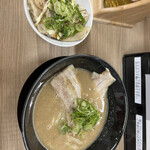 魔界系ラーメン三冠馬 - 豚骨