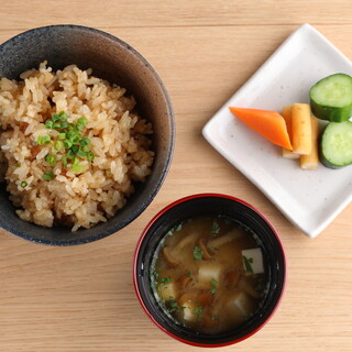 ステーキだけではない。オーナーの優しさが最後までしみる〆たち