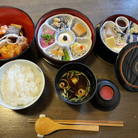 韻松亭 - 茶つぼ三段弁当¥1690