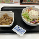 Yoshinoya - 牛だく(162円)、ポテトサラダ(151円)