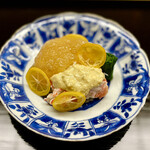 道人 - ③津居山の蟹
      ～茹でた蟹に大実金柑のジュレと蟹味噌をのせて。ちぢみほうれん草のお浸しを添えて。