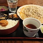 蕎麦屋たいせつ - 特選たいせつ弁当 ¥550＊日替わり弁当＊梅干し＊小蕎麦(冷)