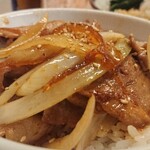 東家 - ピリ辛豚丼