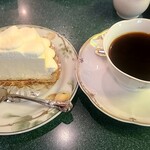 珈琲専門館 伯爵 - レアチーズケーキとキリマン